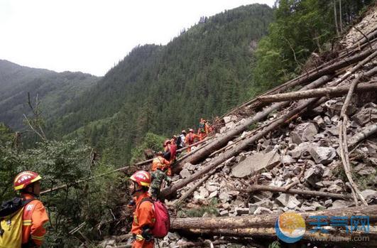 地震九寨沟最新消息,地震使得九寨沟景区满目疮痍,原本色彩斑斓